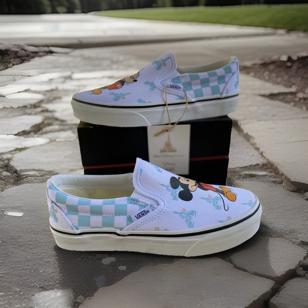 VANS Walt Disney World Womens Size 5.5 Shoes 50th Anniversary Mickey Mouse New!